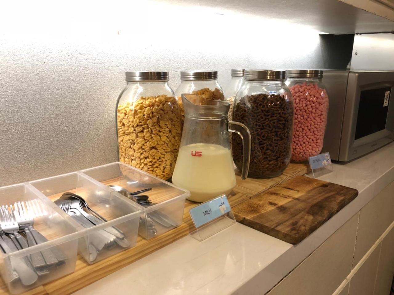 Kinnon Deluxe Hostel Coworking Cafe Μπανγκόκ Εξωτερικό φωτογραφία